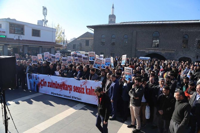 Doğu Türkistan'da ‘politik eğitim kampları’ dramı sürüyor