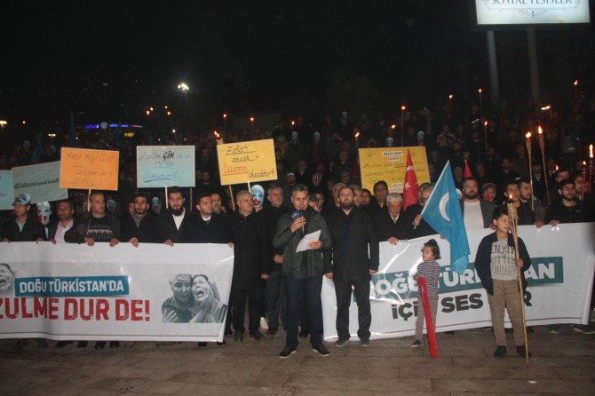 Doğu Türkistan’da inşa edilen hapishaneler Nazi Almanya’sı uygulamalarını andırıyor