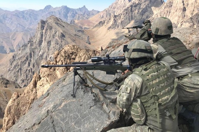 Zap'ta 2 PKK'lı öldürüldü
