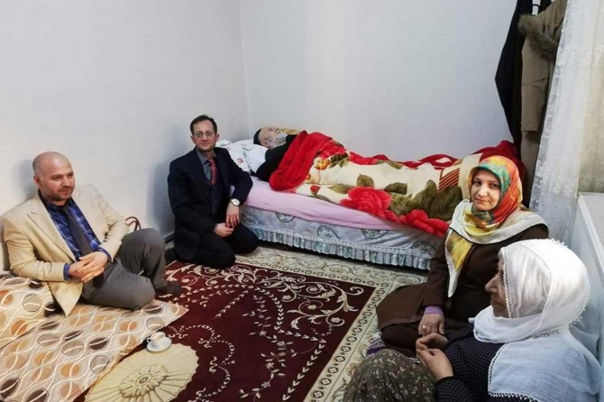 Yatalak ve engelli vatandaşlar evlerinde ziyaret ediliyor