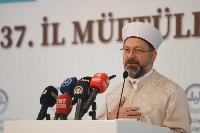 Erbaş: Bütün hizmetlerimizin mutlaka camiyle irtibatının kurulması gerekir