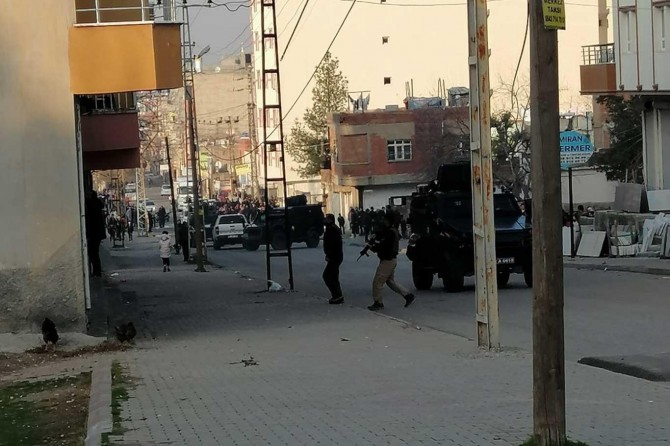 Batman'ın Seyitler Mahallesi’nde iki aile arasında silahlı kavga