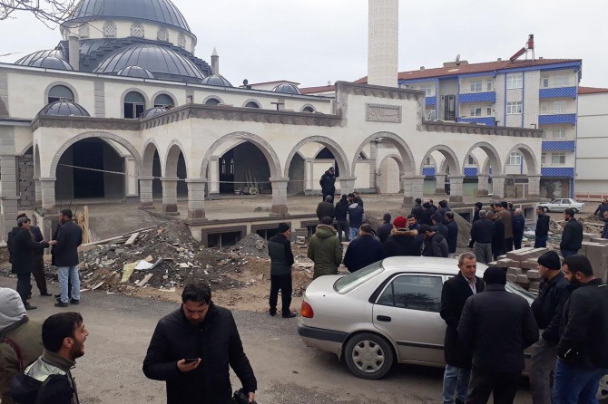 İnşaatı devam edilen camide ceset bulundu