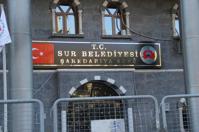 HDP'li Sur Belediye Başkanı Filiz Buluttekin tutuklandı