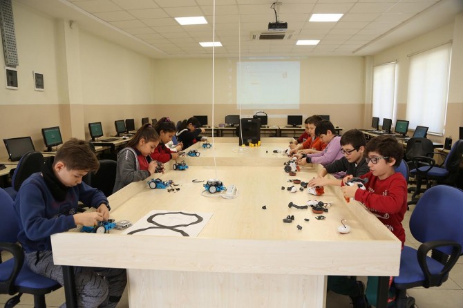 Çocuklarımıza teknolojiyi tanımaları fırsatı sunuyoruz