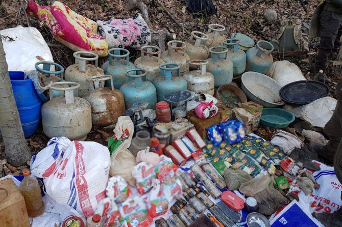 Sığınaklarda ele geçirilen malzemeler imha edildi
