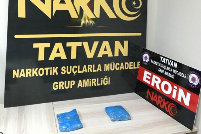Vücuduna sardığı eroinle yakalanan şahıs tutuklandı