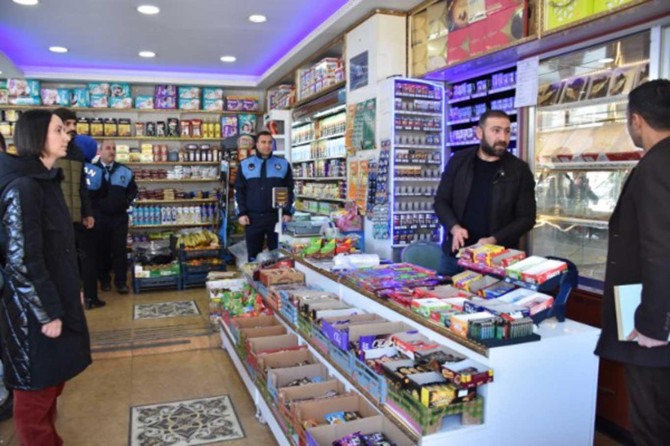 Tatvan'da zabıta ekipleri iş yerlerinde denetim yaptı