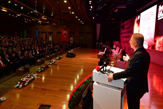 Bu milletin dini duygularını ayakta tutmamız lazım