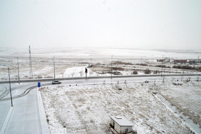 Ağrı'da kar yağışı etkili oldu