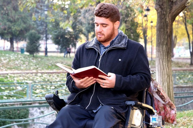 Allah'a tevekkül ederek hayata tutundum