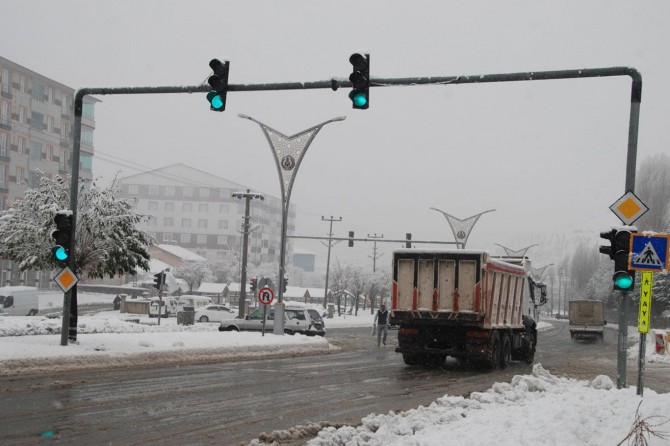 Bitlis'te 28 köy yolu ulaşıma kapandı