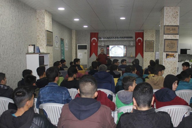 Kim bir kavme benzemeye çalışırsa o da ondandır