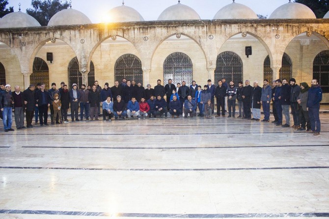 Gençler omuzlarında büyük bir yük taşıdığının farkına varmalı