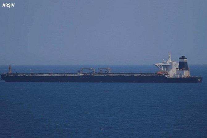 İran, Basra Körfezi'nde bir gemiye el koydu