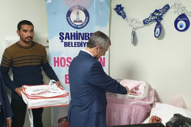 Gaziantep'te yılın ilk bebeğine ziyaret