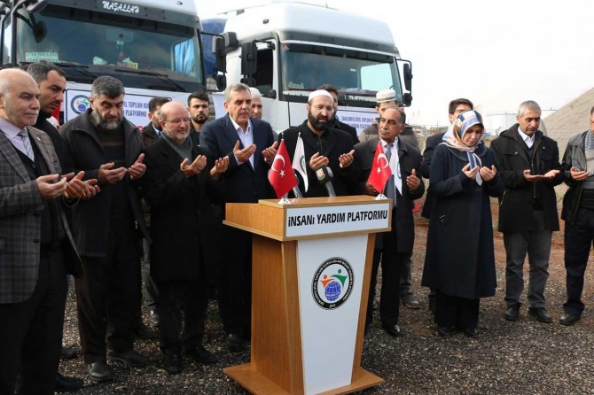 Şanlıurfa'dan İdlib'e 3 TIR insani yardım