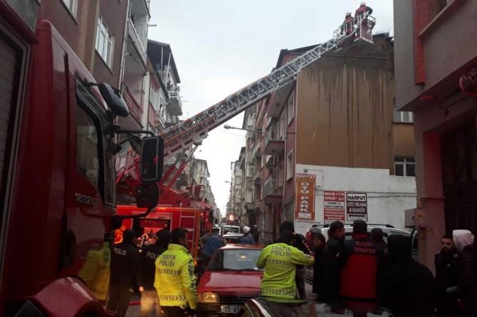 ​Çatı katında çıkan yangın paniğe neden oldu