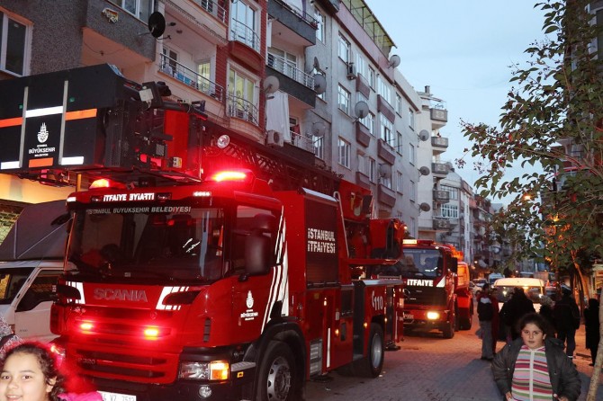Arnavutköy'de kumaş fabrikasında yangın