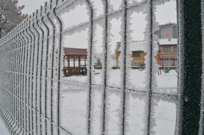 Ağrı'da soğuk hava etkisini sürdürüyor