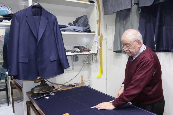 Terzilik mesleğinde 61 yılı geride bıraktı