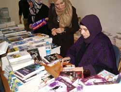 Emine Şenlikoğlu Mannheim Kitap Fuarı'nda Okurlarıyla Buluştu