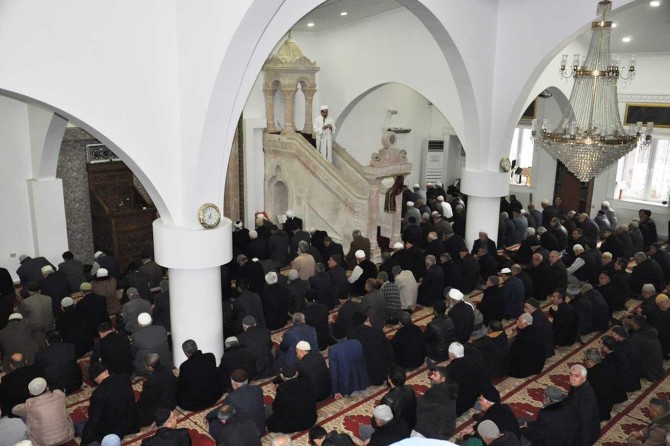 Cuma hutbesi: İbadetlere olduğu gibi ahlâkî ilkelere de sahip çıkılmalı