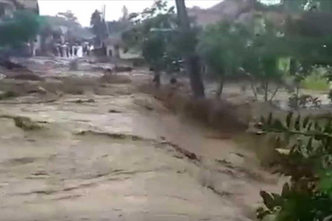 Endonezya'daki selde ölenlerin sayısı artıyor