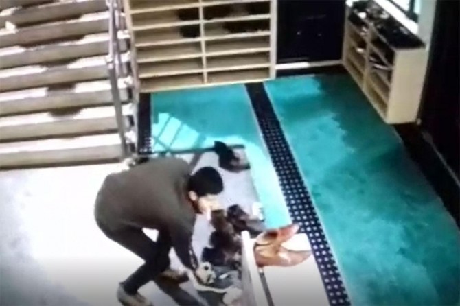 Batman’da Camideki ayakkabı hırsızlığı kamerada