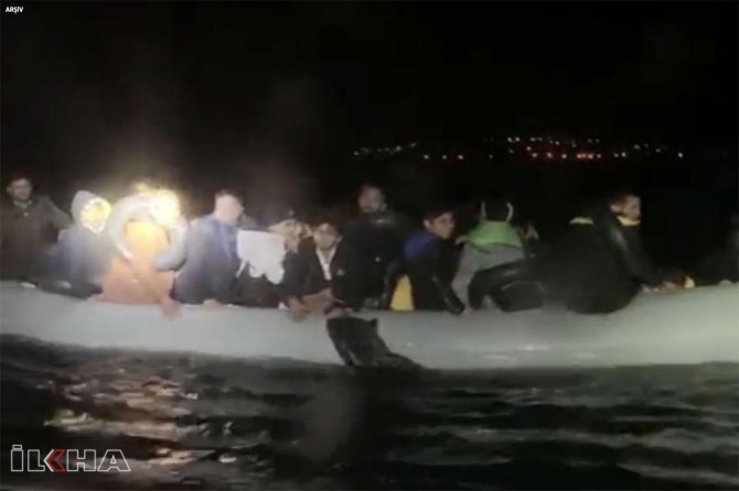 Bota koçberan û ya Ewlehîya Beravê li hev qelibîn: 4 mirî