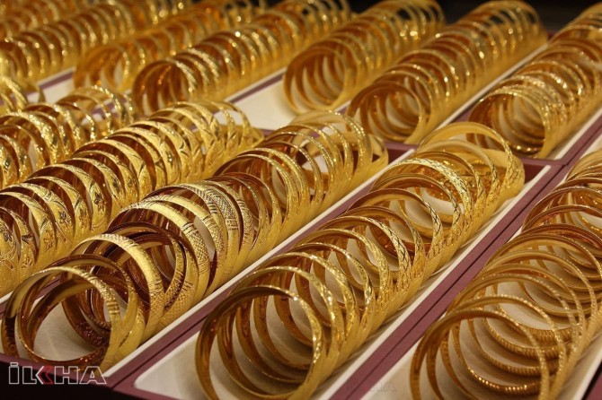 Grama zêr derket 302 lîreyan