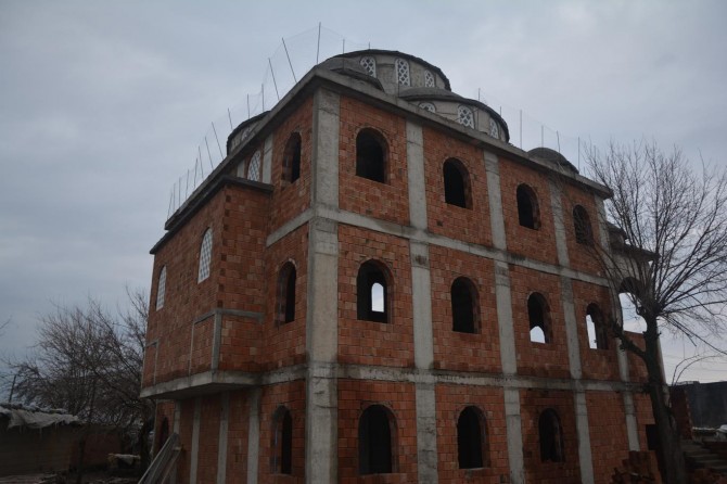 Yapımı tamamlanamayan cami yardım bekliyor
