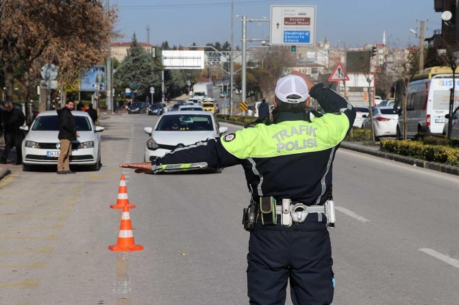 Kural ihlali yapan sürücülere ceza kesildi