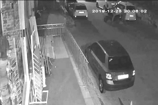 Motosiklet hırsızları güvenlik kamerasına böyle yakalandı