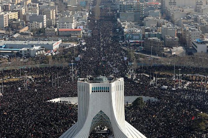 Kasım Süleymani memleketi Kirman'da toprağa verildi
