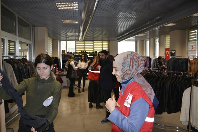 Üniversiteli öğrencilerin yüzünü ‘butik giyim’ güldürecek