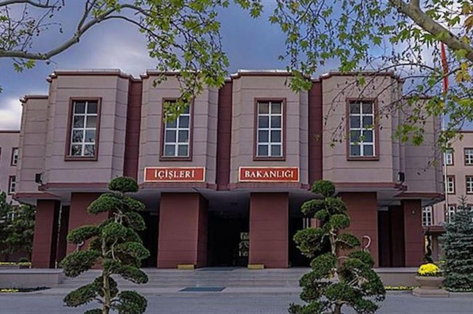 ABD'li terörist savaşçı sınır dışı edildi