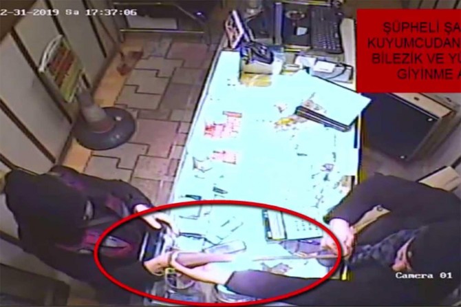 Kuyumcuda biber gazıyla hırsızlık