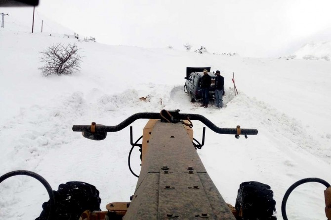 ​Malatya'da kar kalınlığı 2 metreyi buldu