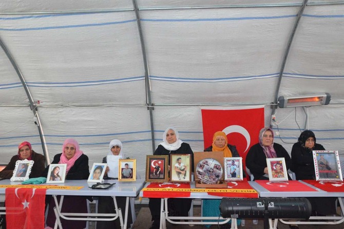 Evlatlarımız gelinceye kadar buradan ayrılmayacağız