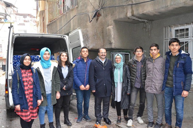 Öğrencilerden ihtiyaç sahibi aileye anlamlı yardım