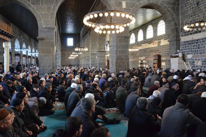 Cuma hutbesi: İbadetlerin özü duadır