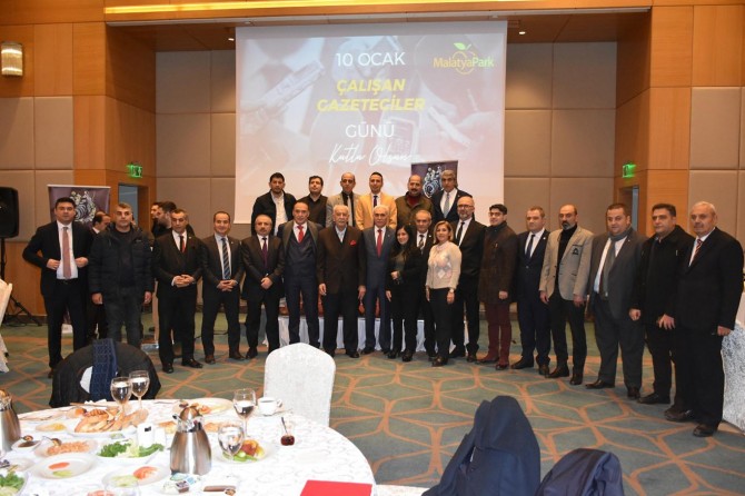 Basın halk ile yöneticiler arasında önemli bir köprü görevi görüyor