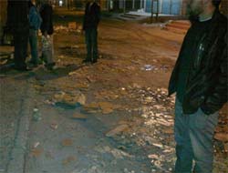 Korsan Göstericiler Karakol Yanındaki İşyerini Talan Etti Video