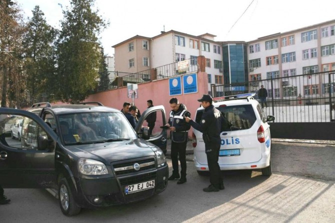Gaziantep’te okul çevresinde uyuşturucu denetimi