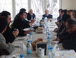 İnsanların Hayatı Bu Kadar Basit Değil