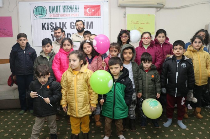 Umut Kervanı kışlık giyim yardımlarına devam ediyor