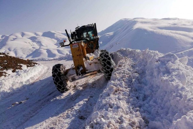Kapanan 40 köy yolu ulaşıma açıldı