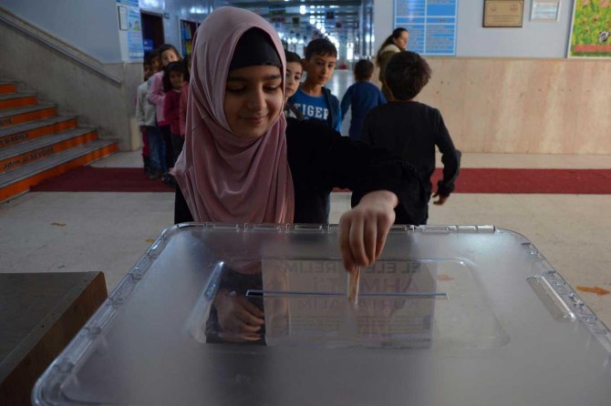 İlkokul öğrencilerinden anlamlı yardım