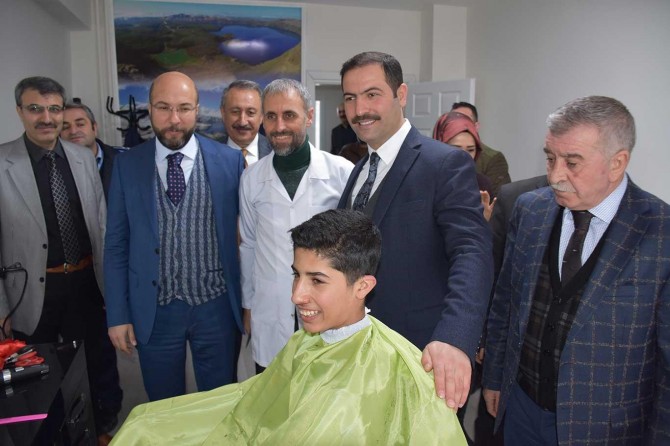 Yetim ve ihtiyaç sahibi öğrenciler için berber salonu açıldı